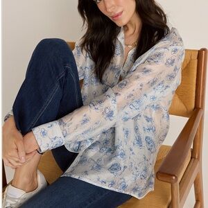 Cathy Postcard Print Button Down Top

Floral Blue and White Blouse